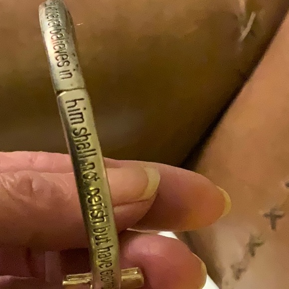 Lot of 5 Bracelets - 3 Bangles 1 Older Flip Close Line Style 1 Sparkly Cross - Picture 11 of 12